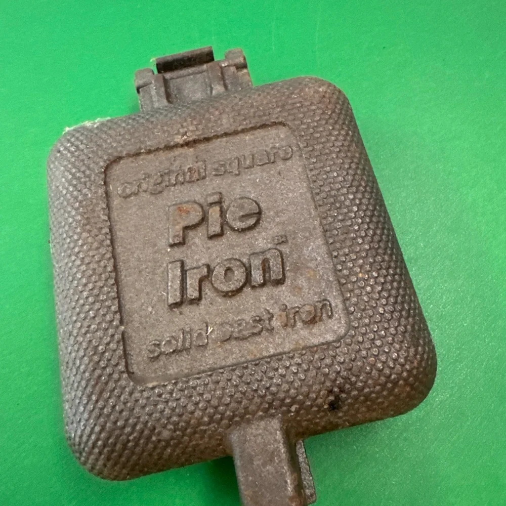 VTG Rome Industries 1705 Cast Iron Campfire Pie Iron Square Sandwich Cooker